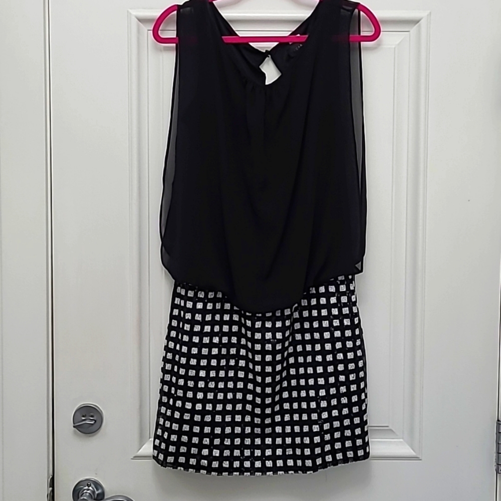 Lovely sophisticated dress.
